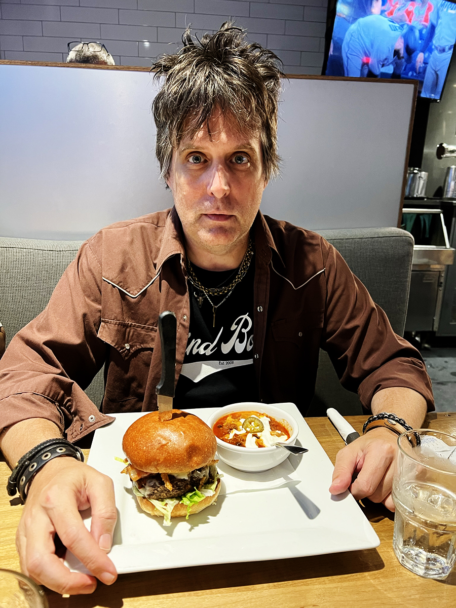 Dork with a hick burger at Palasad Socialbowl - Pic: Gabriel